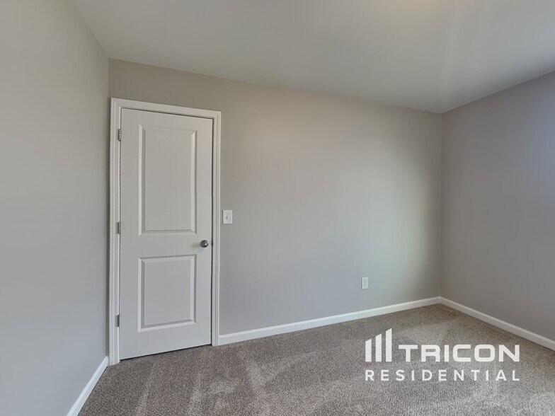Building Photo - 158 Ingle Dr