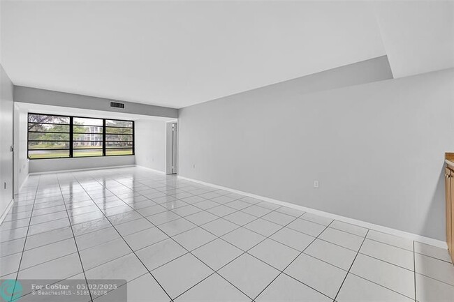 Building Photo - 1713 Whitehall Dr
