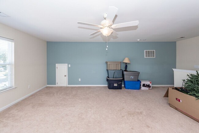 Building Photo - 4 Bedroom, 2.5 Bathroom Home in Brownswood...