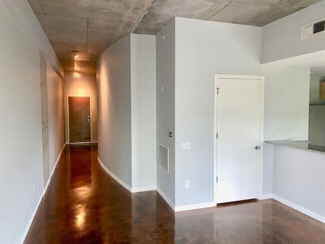 Building Photo - 335 W Ponce de Leon Ave