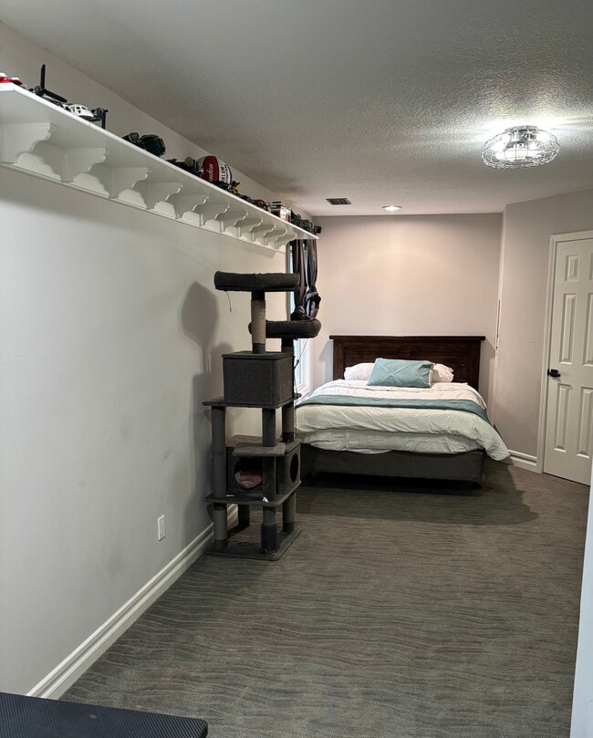 Building Photo - 4320 SW Gull Point Dr