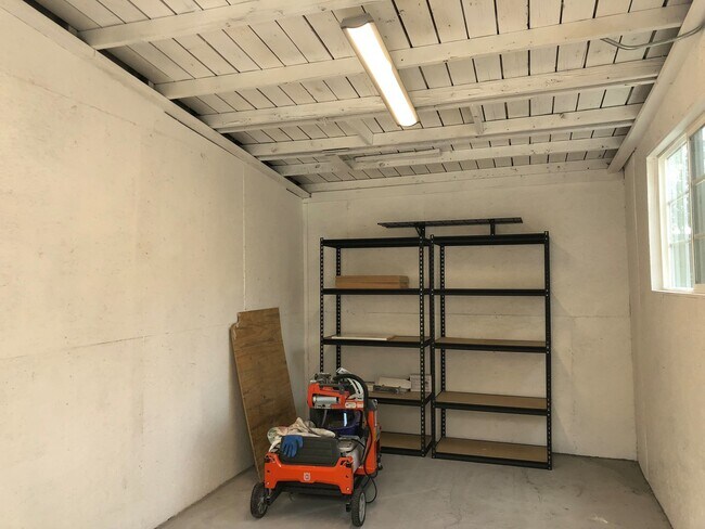 Building Photo - 8538 N W Knoll Dr