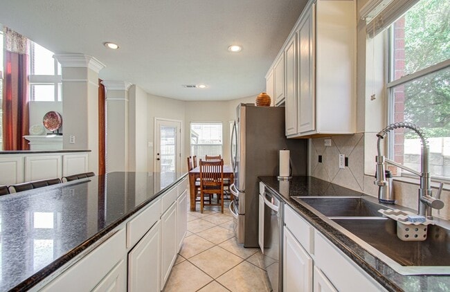 Building Photo - 26427 Sagewood Forest Dr