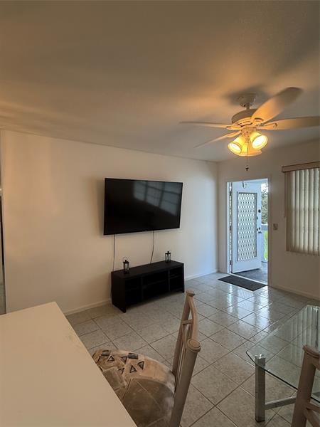 Building Photo - 203 Tilford J