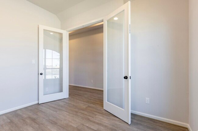 Building Photo - 5034 Morrison Dr