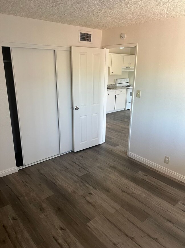 Building Photo - 1 Bedroom 1 Bath In Central Las Vegas