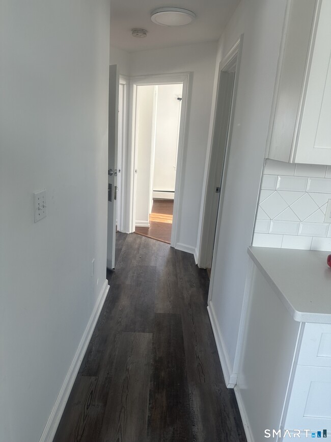 Building Photo - 125 N Harwinton Ave