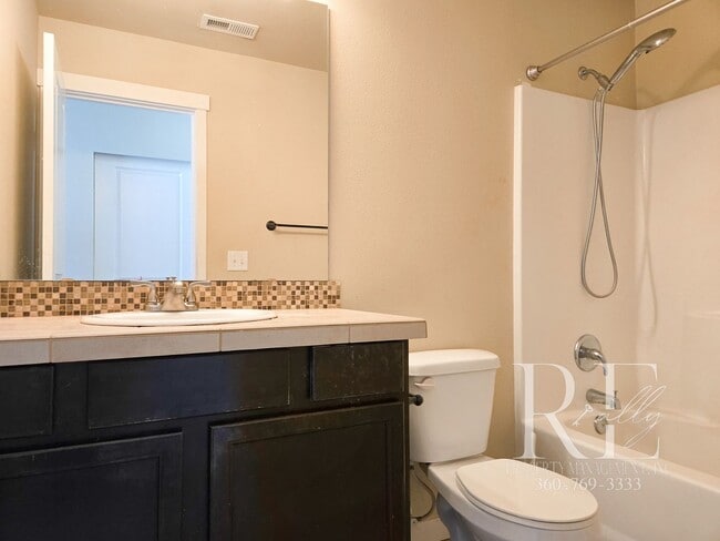 Building Photo - Effortless Elegance in Caldart Heights, Po...