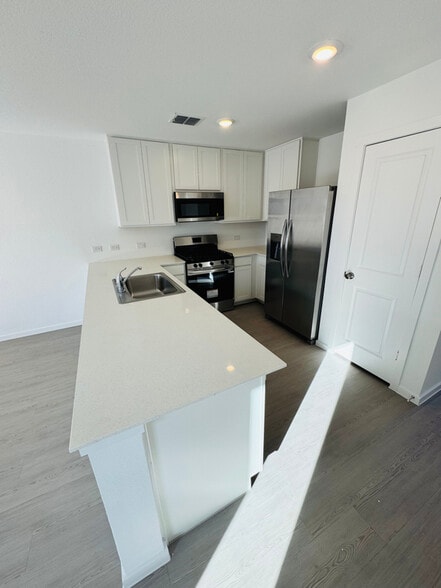 Building Photo - 3924 Pontchartrain Pkwy