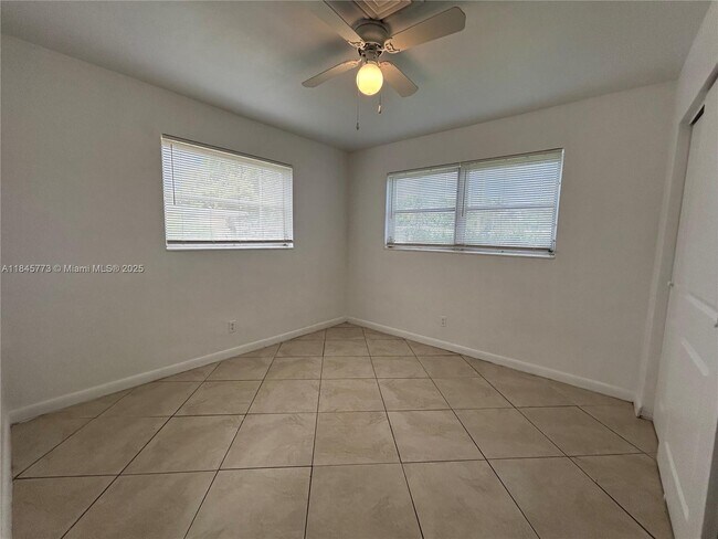 Building Photo - 3620 NW 35th Ave