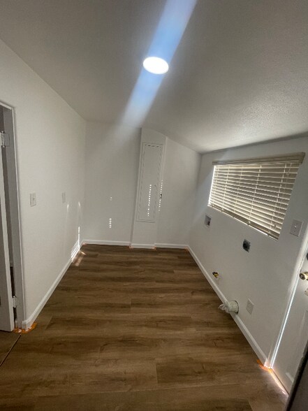 Building Photo - 12512 Broadway Ave