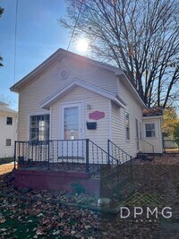 Building Photo - 314 E Hillsdale St