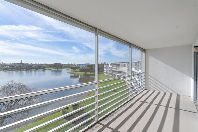 Building Photo - 4036 Cornwall B