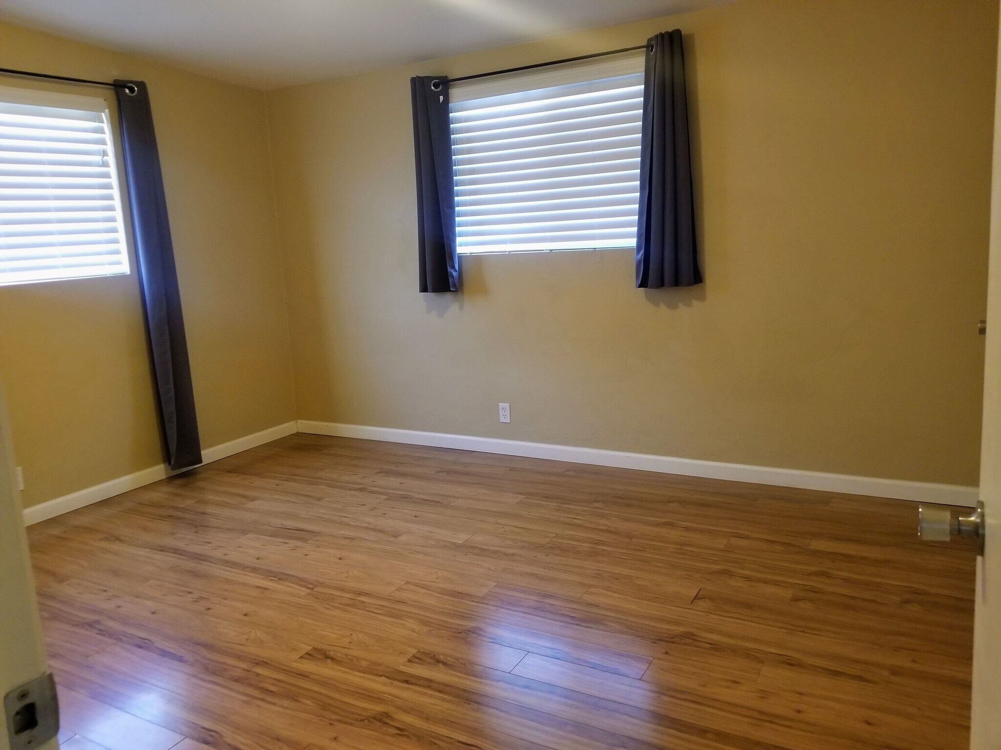 Bedroom #2 - Spacious BR with good sized closet - 4342 N Radin Ave