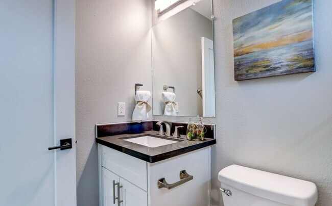 Building Photo - Charming 3-Bedroom Home with Spacious Yard...