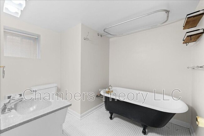 Building Photo - 1105 20th St