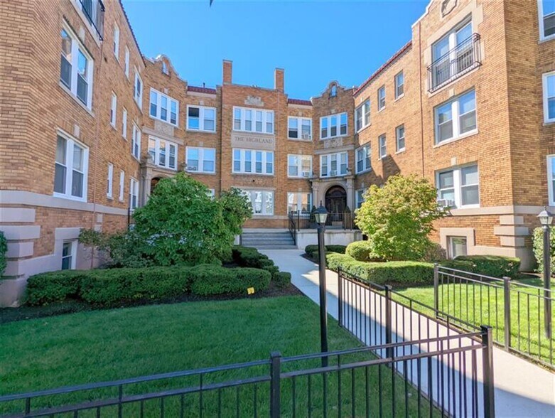 Primary Photo - 167 Maple St