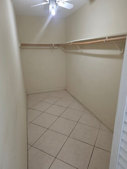 walk in closet - 1900 W 54th St