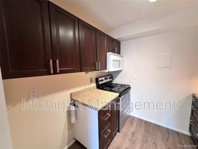 Building Photo - 2150 Pauline Blvd