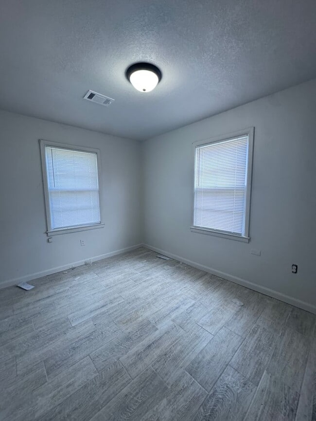 Building Photo - 3 Bed / 1 Bath in Trumann Available Now.