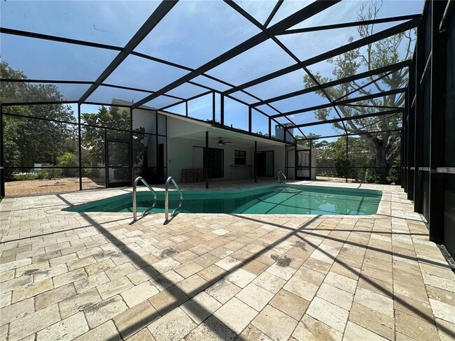 Building Photo - 733 Tropical Cir