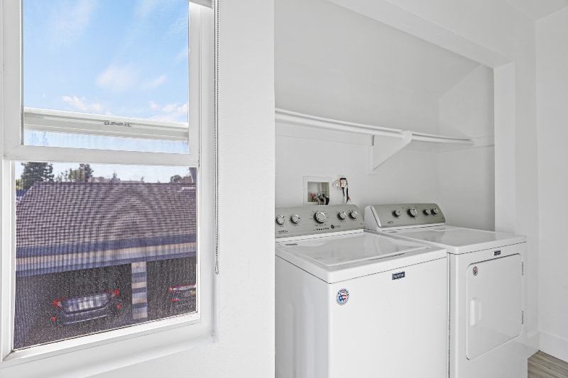 Building Photo - 850 N Van Ness Ave