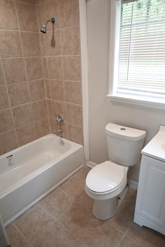 Building Photo - 148 Willow Ln