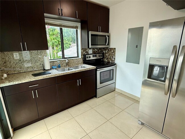 Building Photo - 6111 Coral Wy