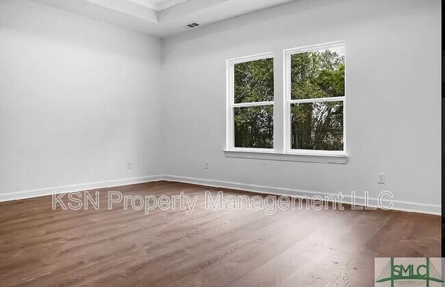 Building Photo - 2204 Iowa St