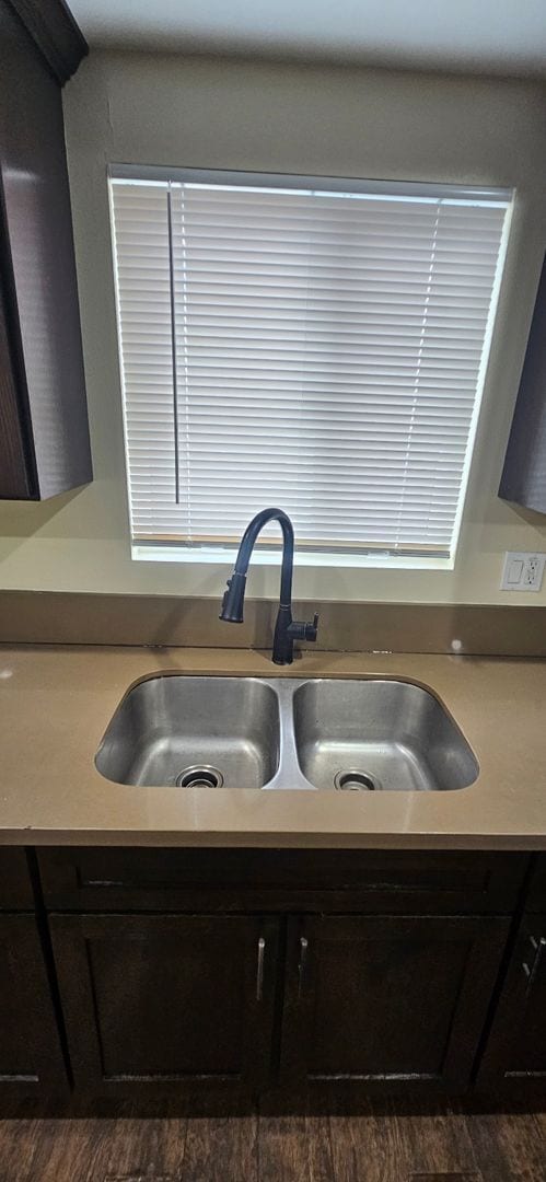 Building Photo - 75(611)