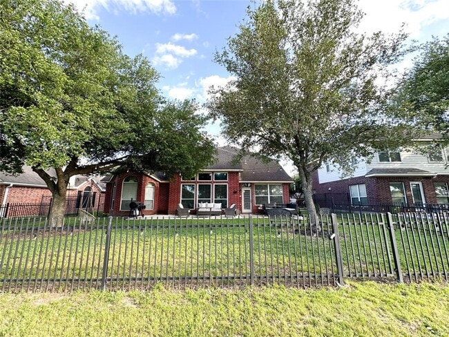 Building Photo - 16422 Red Crest Dr