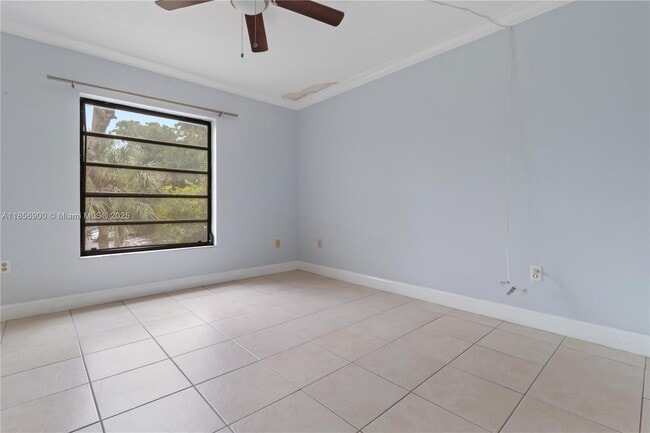 Building Photo - 10413 N Kendall Dr