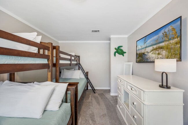 Building Photo - 4496 Luke Ave