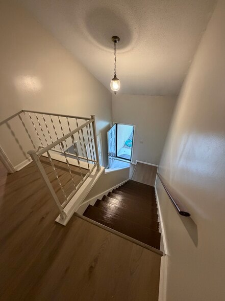 Stairwell to huge upstairs bedroom - 1808 Stephens St