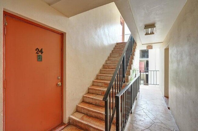 Building Photo - 636 NW 13th St