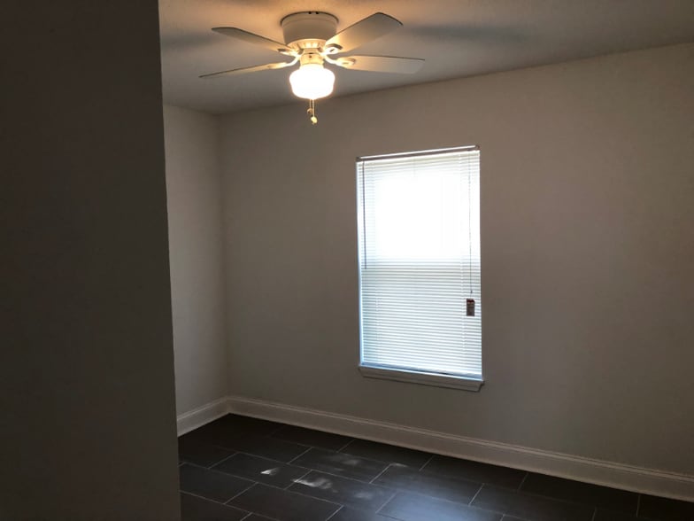 Building Photo - 209 Green Acres Rd