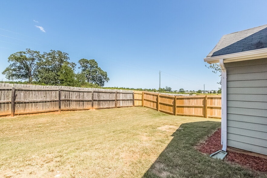 Building Photo - 465 Cathedral Dr