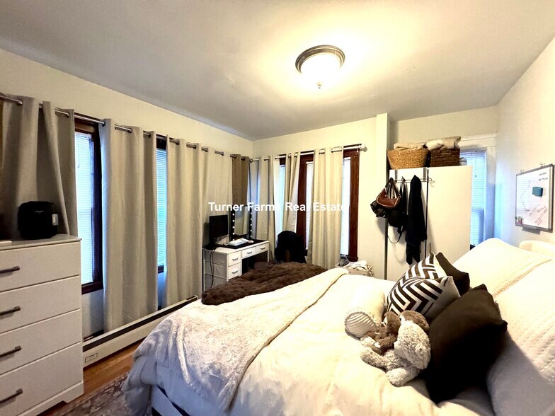 Building Photo - 202 Calumet St