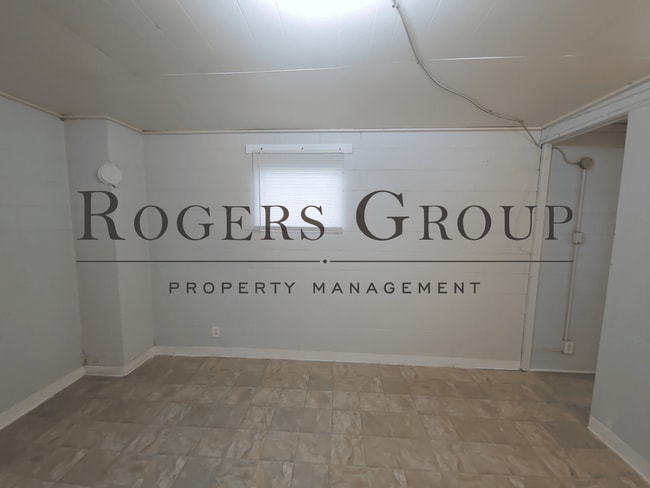 Building Photo - 725 Epsom Rd