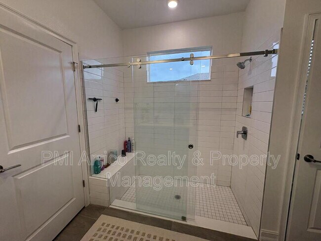 Building Photo - 11679 74th Cir E