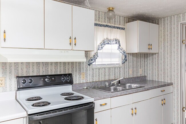 Building Photo - *Great Location!* 2 Bedroom | 2 Bathroom Singlewide in Goldsboro *Lawn Care Included!*
