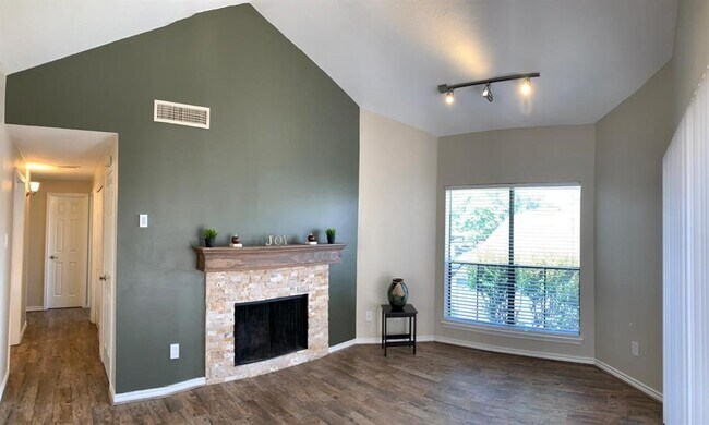 Building Photo - 10176 Oakberry St