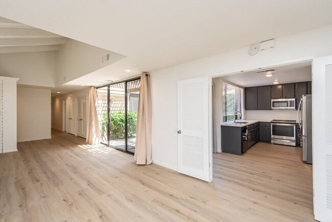 Building Photo - 478 Hartnell Pl