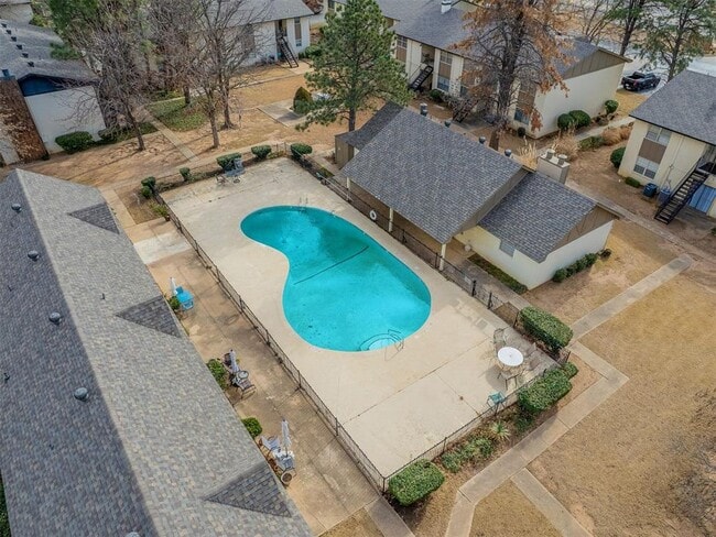 Building Photo - 1703 E Lindsey St