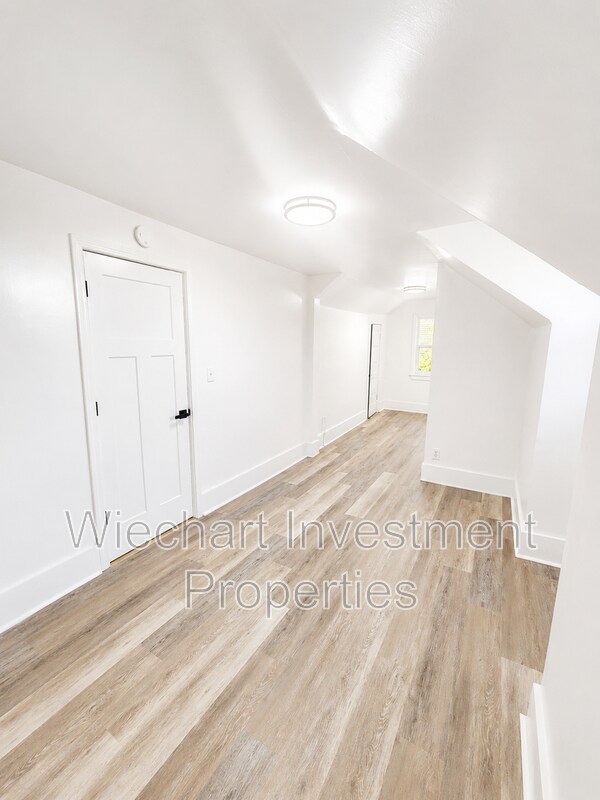 Building Photo - 770 Richie Ave
