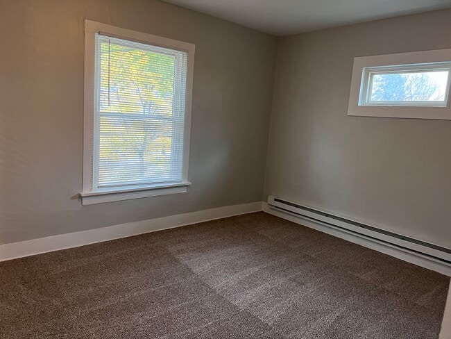 Building Photo - Recently Remodeled Home Close to Medical M...