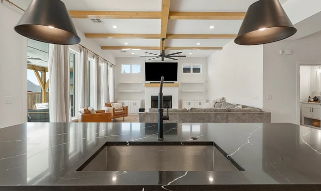 Building Photo - Gorgeous 4 bedroom & 4 Bath Luxury Home in...