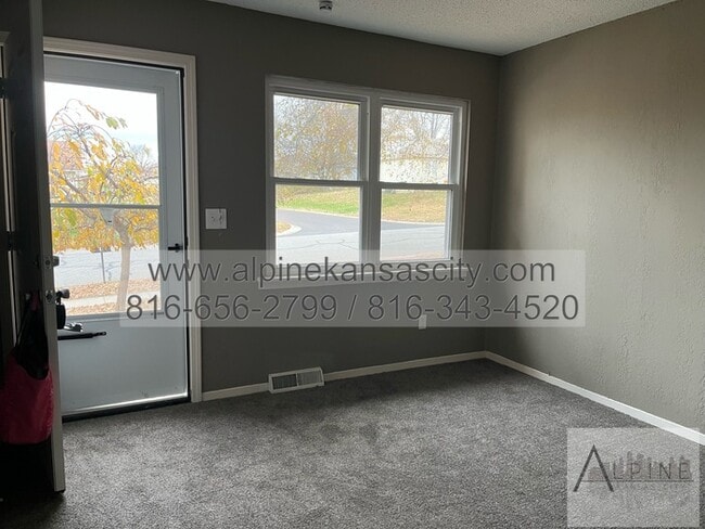 Building Photo - Updated Independence Duplex, Fort Osage SD