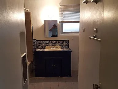 Building Photo - 126 Fiesta St