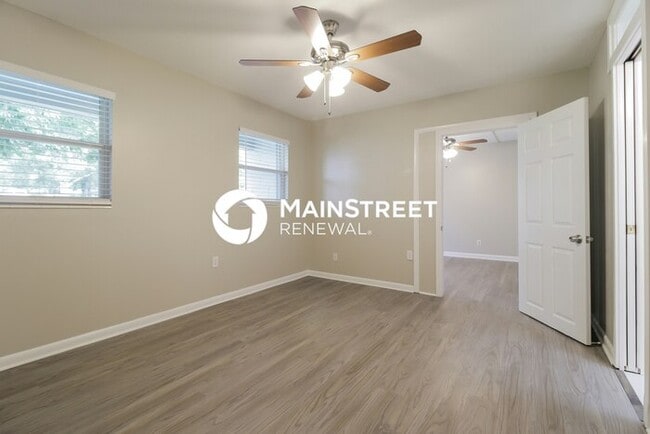 Building Photo - 4 Bedroom Pet-Friendly Home in Ocoee, FL with Main Street Renewal